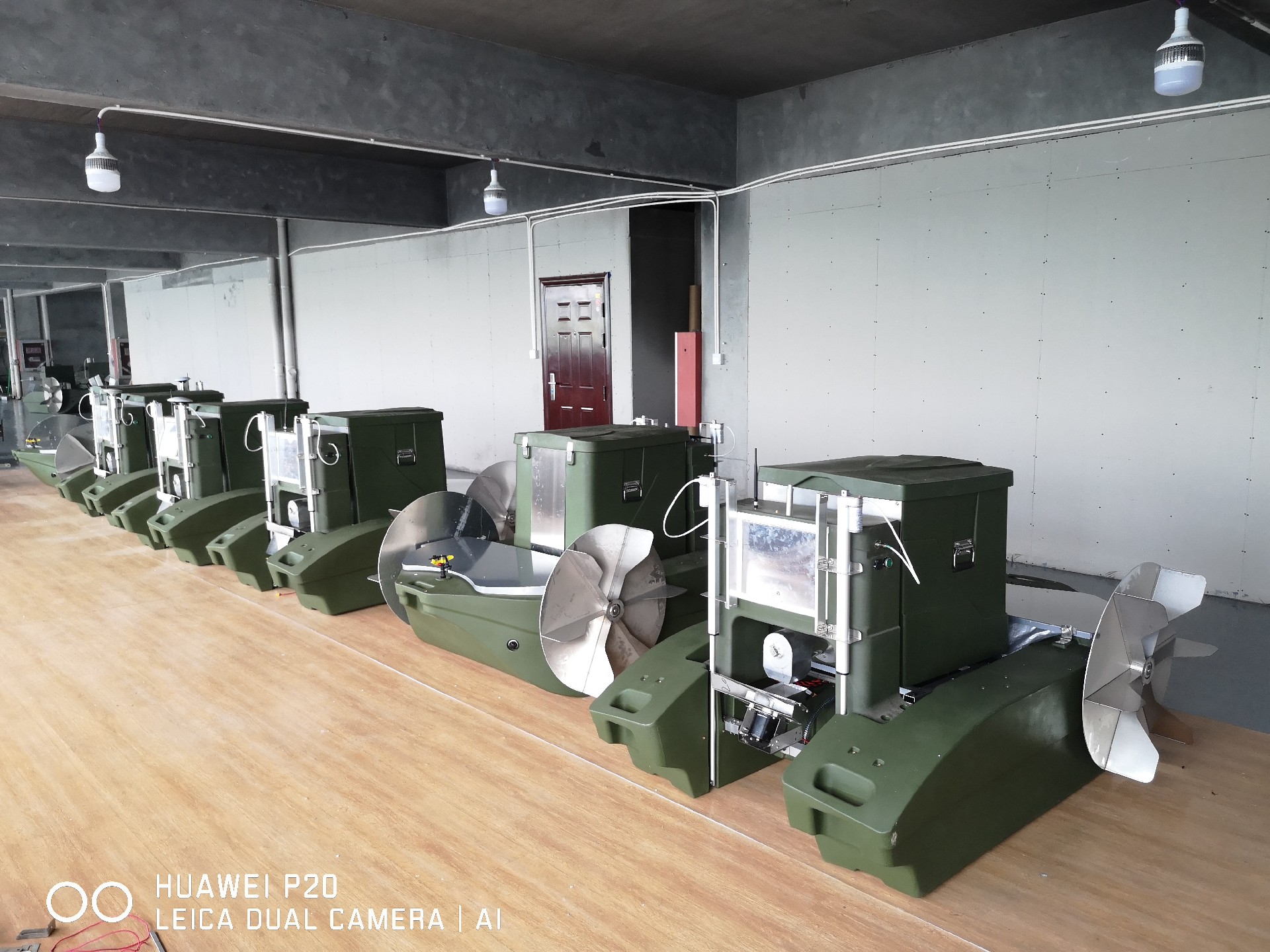 智能投餌施藥作業(yè)船